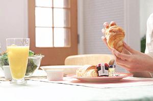 相席空間で沢山食べて沢山出会える